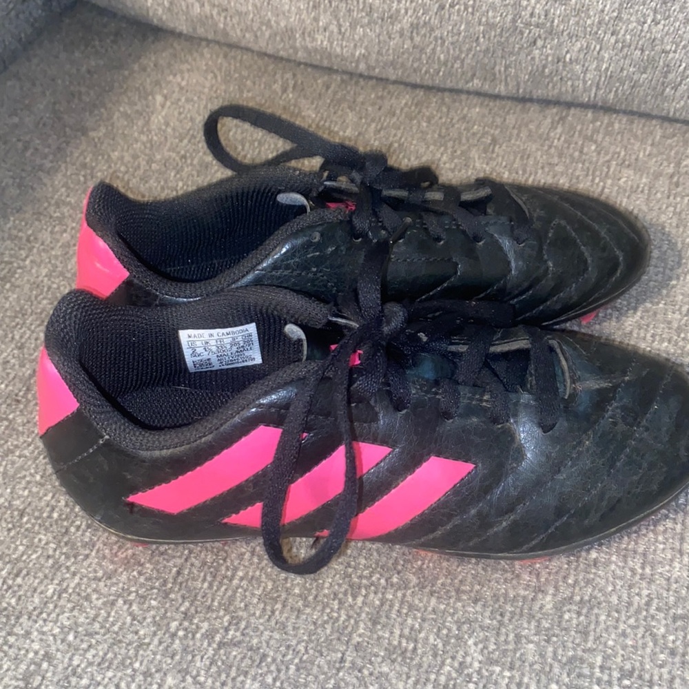 Kids soccer cleats. Barely worn